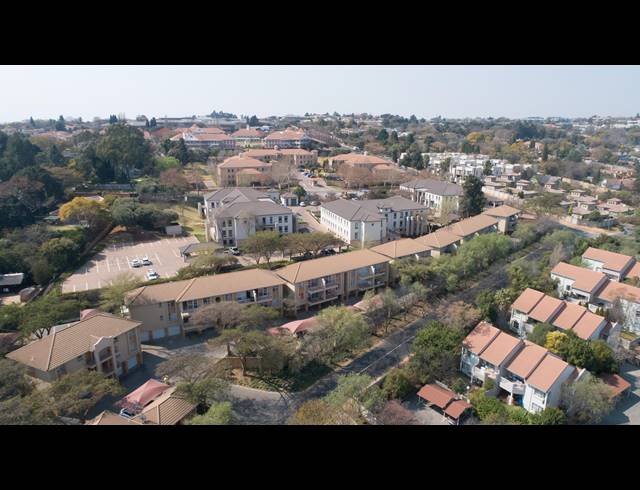 2 BEDROOM APARTMENT FOR SALE IN BRYANSTON